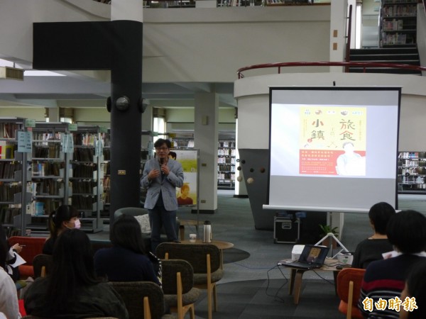 許悔之在靜宜大學演講。（記者張軒哲攝）