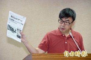 民進黨籍立委段宜康（見圖）被控3年前在臉書（facebook），指參選彰化縣長的前立委黃文玲有藍營金主支持，遭提告求償1千萬。今判決段無罪確定。（資料照，記者羅沛德攝）