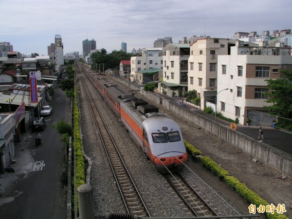 南市府爭取讓南鐵地下化與永康地下化工程能夠無縫接軌。（記者蔡文居攝）