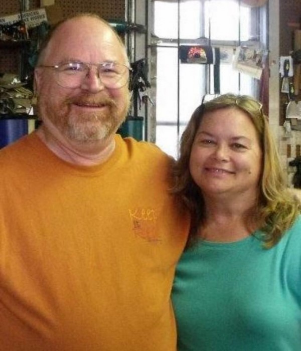 教會副牧師布萊恩和妻子卡拉在槍案中喪生。（圖取自臉書）