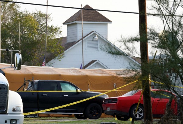 美國德州薩瑟蘭泉教堂槍擊案，使得美國槍管制度的議題再度引起話題。（路透）