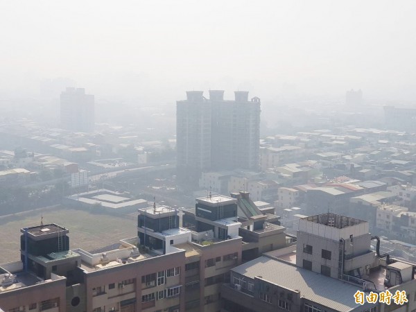 環署明年開徵工廠PM2.5空污費，高市將年增1.4億元。（記者陳文嬋攝）