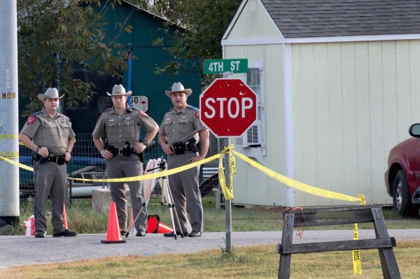 德州教堂槍擊案26死，26歲槍手凱利（Devin Patrick Kelley）證實為自戕身亡。（法新社）