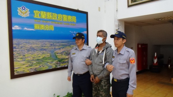 陳嫌連竊兩部車，昨晚行經蘇花公路時，在警方面前超車被逮。（記者張議晨翻攝）