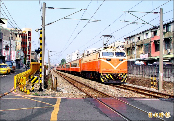 交通局表示，市區鐵路地下化未來將直接與永康鐵路地下化連接。（記者蔡文居攝）