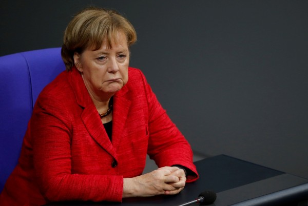 德國總理梅克爾（Angela Merkel）與小黨的組閣談判，在19日宣告破局，德國因而宣布提前改選，面對德國國內政治危機，專家警告，如此會讓歐盟出現領導空窗，此時並沒有人能代替梅克爾來領導歐盟。（路透）