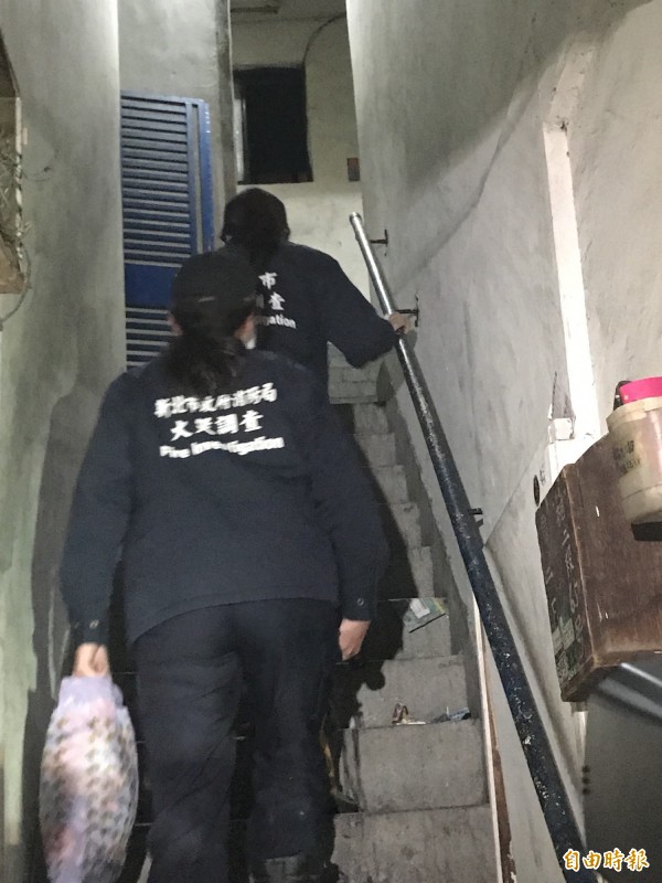 火調人員到現場勘查。（記者陳薏攝）