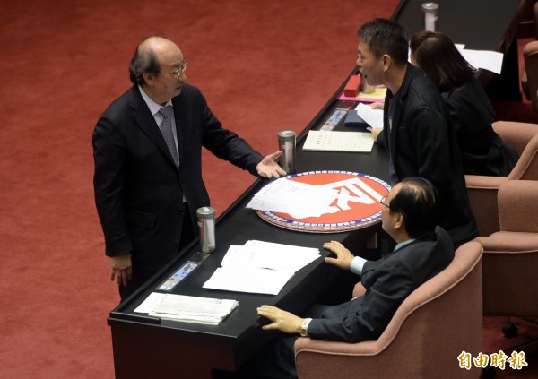 民進黨團立院總召柯建銘今天表示，下週啟動公投法部分修正草案協商，今年底一定會完成監察委員人事同意權與公投法修法。（記者張嘉明攝）