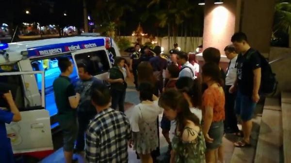 中客遊泰15人擠進限載10人電梯 斷纜急墜5人受傷