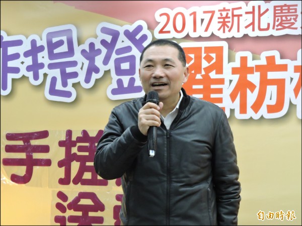 民進黨秘書長洪耀福昨指出，侯友宜在十月中新北市議員沈發惠岳父的告別式上，親自向他表示：「兄弟，我沒有要選。」對此，侯友宜說「沒印象」。（記者何玉華攝）