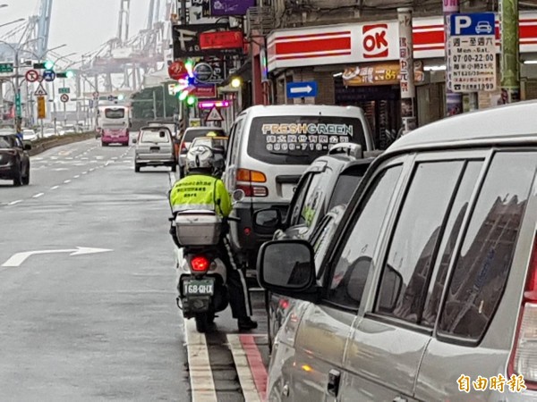 基隆市政府截至今年10月份為止，進行停車費欠繳再催繳作業，共計17090筆欠繳；有位車主欠費未繳累積9萬多元，堪稱基隆「欠費王」。（記者俞肇福攝）