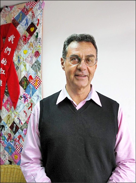 社會教育貢獻獎 丁松筠神父獲終身奉獻獎