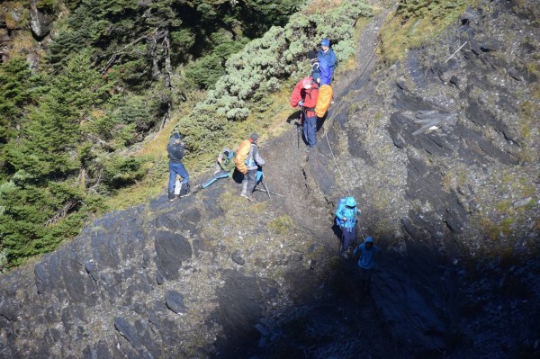 全人實驗中學師生們近日攀登奇萊主峰和北峰。（實教盟提供）