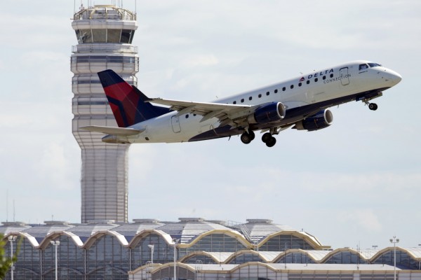 達美航空一架波音757客機，本月2日因應眾多旅客的需求，提前降落讓旅客上廁所，圖與本新聞無關。（美聯社）