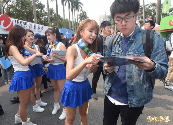 台大碩士畢業的薪資,再次引發網友熱議。圖為台大校園徵才博覽會。(資料照,記者廖振輝攝) 台大碩士畢業的薪資,再次引發網友熱議。圖為台大校園徵才博覽會。(資料照,記者廖振輝攝)