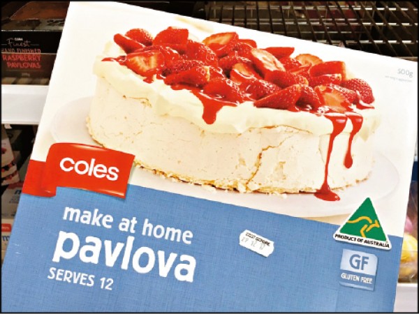 超市售有現成的帕芙洛娃蛋白霜底，方便消費者自行加工。（圖片提供／高高）
