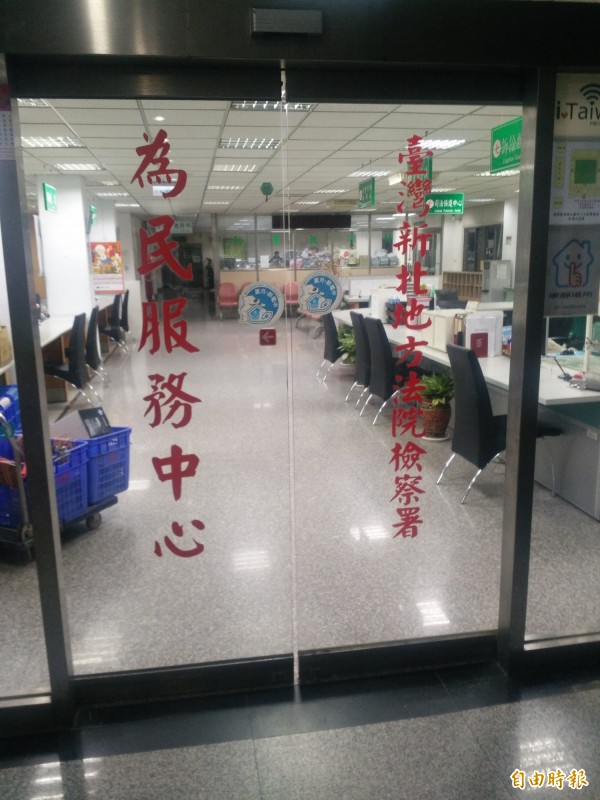 女子小美（化名）因丈夫坐牢，沒錢繼續租屋，只好把衣物等物品寄放在丈夫的朋友馬男住處，今年3月前往整理東西時，險遭馬男強行性侵，馬男否認犯行，新北地檢署不採信今依強制性交未遂罪嫌起訴。（記者王定傳攝）