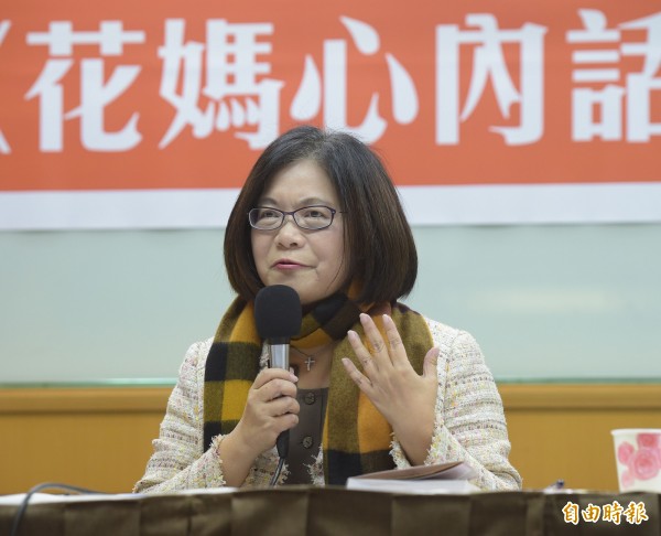 民進黨立委管碧玲22日舉行記者會，回應高雄市長陳菊出版新書一事。（記者黃耀徵攝）
