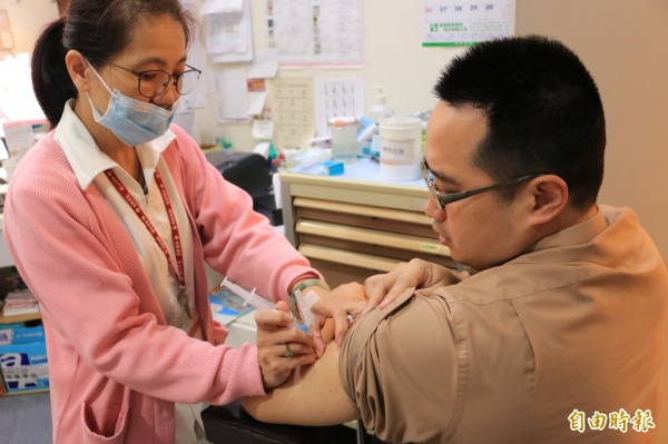 流感即將進入高峰期，苗縣衛生局呼籲尚未施打流感疫苗民眾應盡速施打。（記者鄭名翔攝）