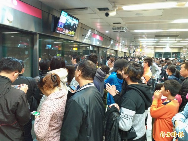 高雄捷運冬季尖峰免費帶動全月運量。（記者王榮祥攝）