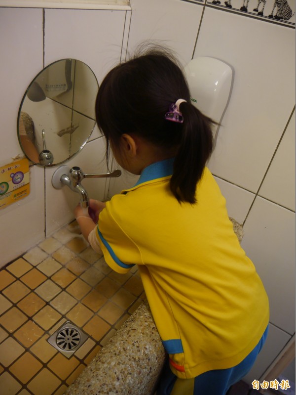 衛福部疾管署提醒，勤洗手也是預防流感的方式之一。（記者林惠琴攝）