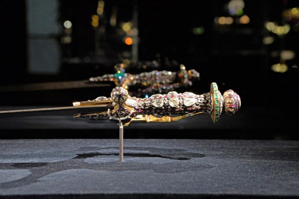 義大利威尼斯印度珠寶展，遭竊賊偷走數百萬歐元的首飾。（美聯社）