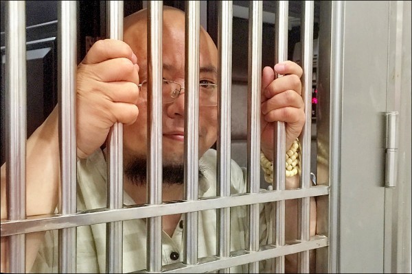 吳淦被當局判處8年有期徒刑，剝奪政治權利5年。（美聯社檔案照）