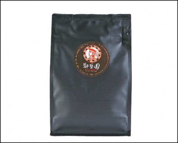 鄒築園日曬咖啡豆／1,500元（半磅）（記者李惠洲／攝影）