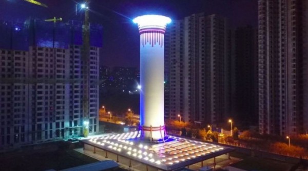 中國在空污嚴重的陝西省西安市建造高100公尺的空氣淨化塔。（圖擷取自獨立報）