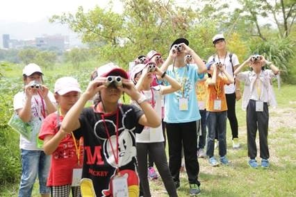 新北市府今年首次舉辦「鹿角溪小小濕地冒險王」冬令營，明天起開放報名。（新北市高管處提供）