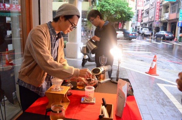 新竹市府「舊城食藝復興」暖冬小旅行，透過咖啡讓老市場激發新味道。（市府提供）