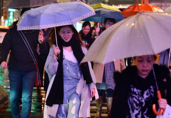 受東北季風影響，今晚至明迎風面的北北基、宜蘭、花東地區降雨機率提高。（資料照，記者王藝菘攝）