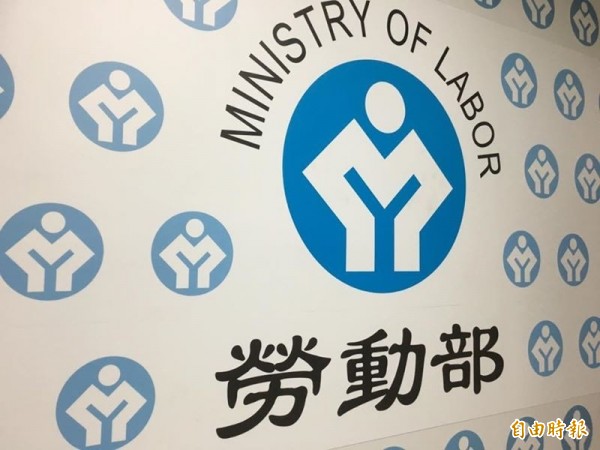 勞動部職安署今天會同台南市政府舉行春安聯合稽查，勞檢運輸業、營造業及製造業，共開出89萬元罰單，4個事業單位遭停工。（資料照）