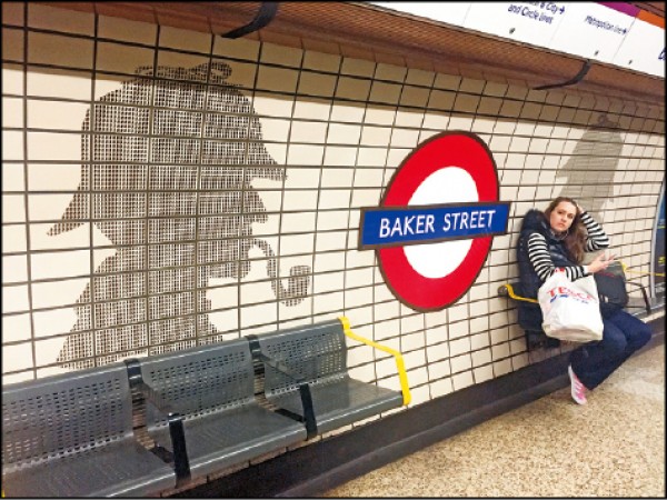 Baker Street（貝克街）站，因為偵探福爾摩斯十分出名，牆上貼有福爾摩斯的花磚。（圖片提供／Yachi）