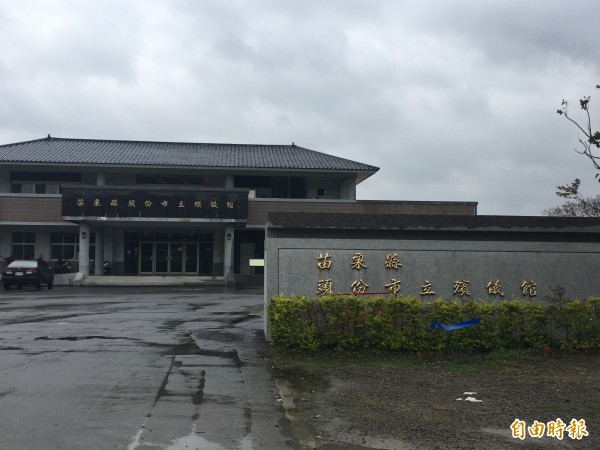 頭份市立殯儀館空間不敷使用，公所將在旁邊空地增建二期殯儀館。（記者鄭名翔攝）