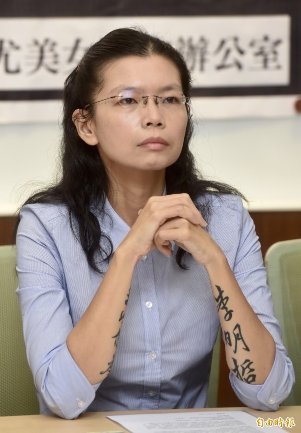 李明哲的太太李凈瑜，今（30日）出發前往中國探監，到了桃園機場後卻因未取得中國有效證件，遭廈航婉拒登機。（資料照）