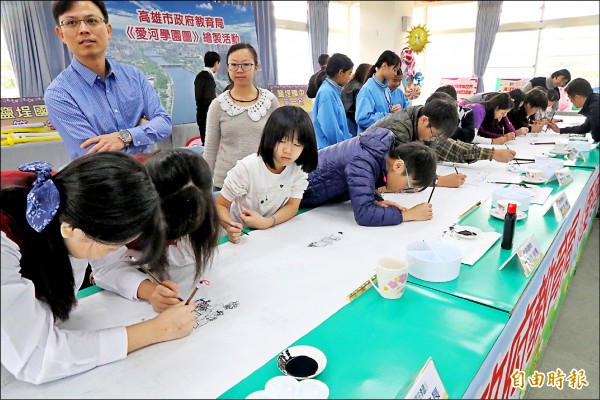 「愛河學園圖」長六百公分。
（記者黃旭磊攝）