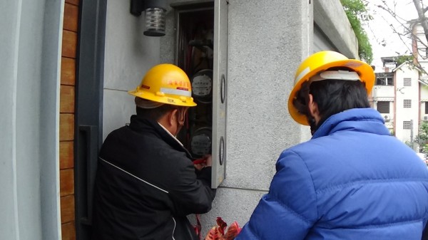 宜蘭縣礁溪鄉有兩家溫泉旅館，因未依規定申請旅館登記證，今遭宜蘭縣政府斷電。（宜蘭縣政府提供）