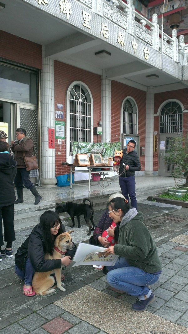 台中市農業局為避免狂犬病傳染給石虎等野生動物，前往后里辦理「犬貓狂犬病疫苗及晶片巡迴注射活動」。（農業局提供）