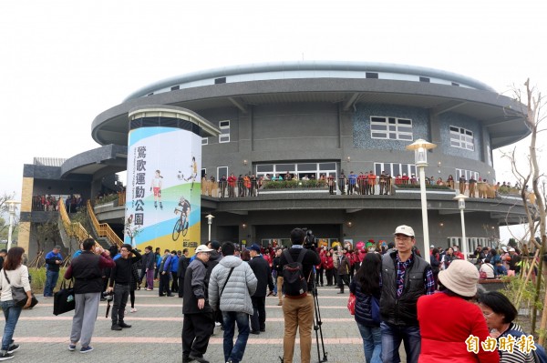 位於三鶯陶瓷藝術園區旁的新北市鶯歌運動公園，今天起試營運。（記者賴筱桐攝）