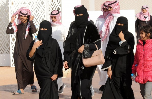 打破慣例！ 沙烏地神職人員：不該強迫女性穿長袍- 國際- 自由時報電子報