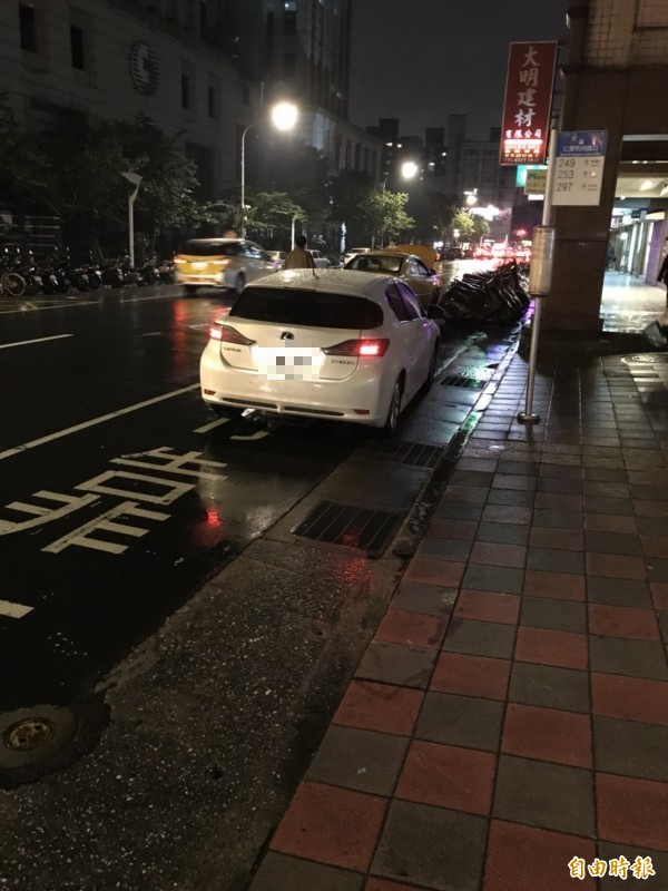 民眾以後要檢舉車輛交通違規，即便舉發事實明確，若匿名警方應不予受理。（資料照）