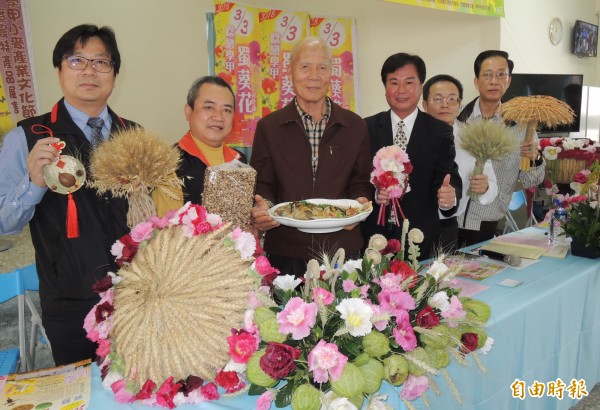 學甲第一次，結合小麥節、蜀葵花節、台灣鯛創意料理風味餐，25日起接力登場，農業局、公所、農會、慈濟宮、社群「學甲亮起來」等單位動起來籌辦。（記者楊金城攝）