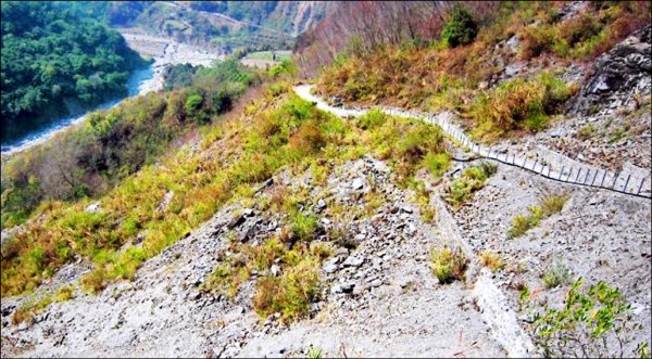 八通關古道兩端接連傳意外南投女墜父子斷崖亡花蓮男大生滑落崩壁續搜尋 社會 自由時報電子報