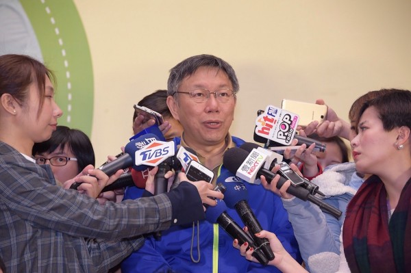 台北市長柯文哲今受訪時，針對高雄市長陳菊昨稱不再信任，認為是因為他以前「不小心講了實話」說高雄負債很多。（台北市政府提供）