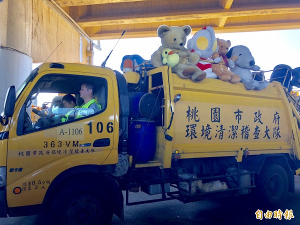 桃園出現載垃圾的 娃娃車 可愛造型民眾搶拍 生活 自由時報電子報