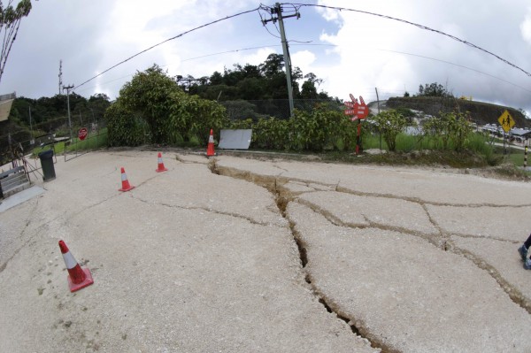 巴布亞紐幾內亞當地時間7日凌晨發生規模6.7的強震，目前至少造成18人死亡。（法新社）