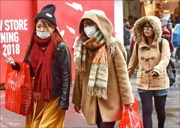 今天鋒面、強烈大陸冷氣團接連報到，全台變天。（資料照）