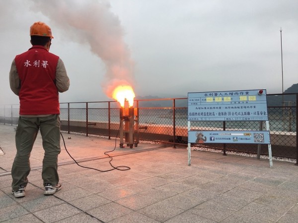 曾文水庫啟動人工增雨作業。（水利署提供）