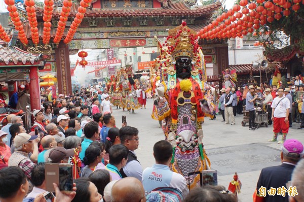 松山慈祐宮松山媽祖會香西螺福興宮，將軍團吸睛。（記者詹士弘攝）